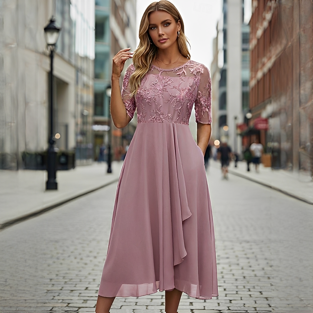 Victoria - Elegantní krajkové šaty s výřezy