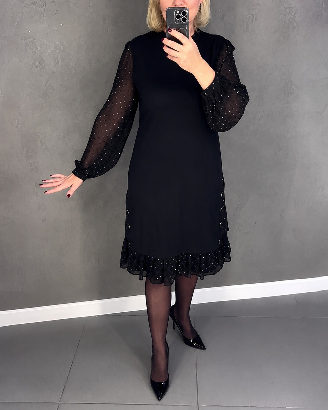Gabriela - Stylové šaty s dlouhým rukávem a puntíky