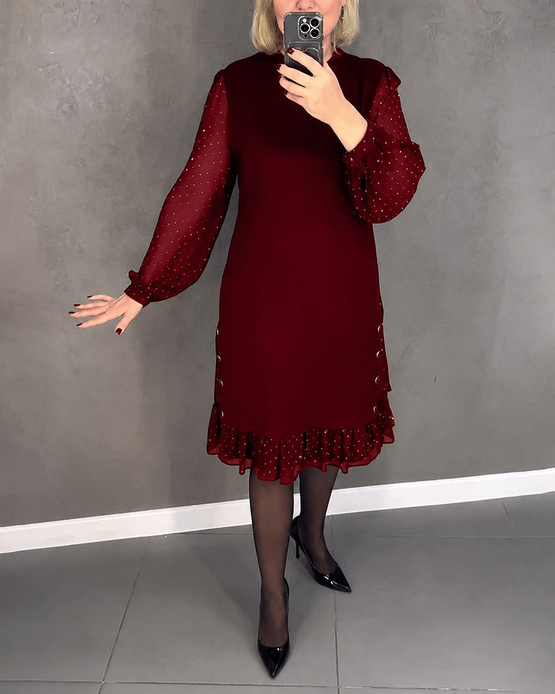 Gabriela - Stylové šaty s dlouhým rukávem a puntíky