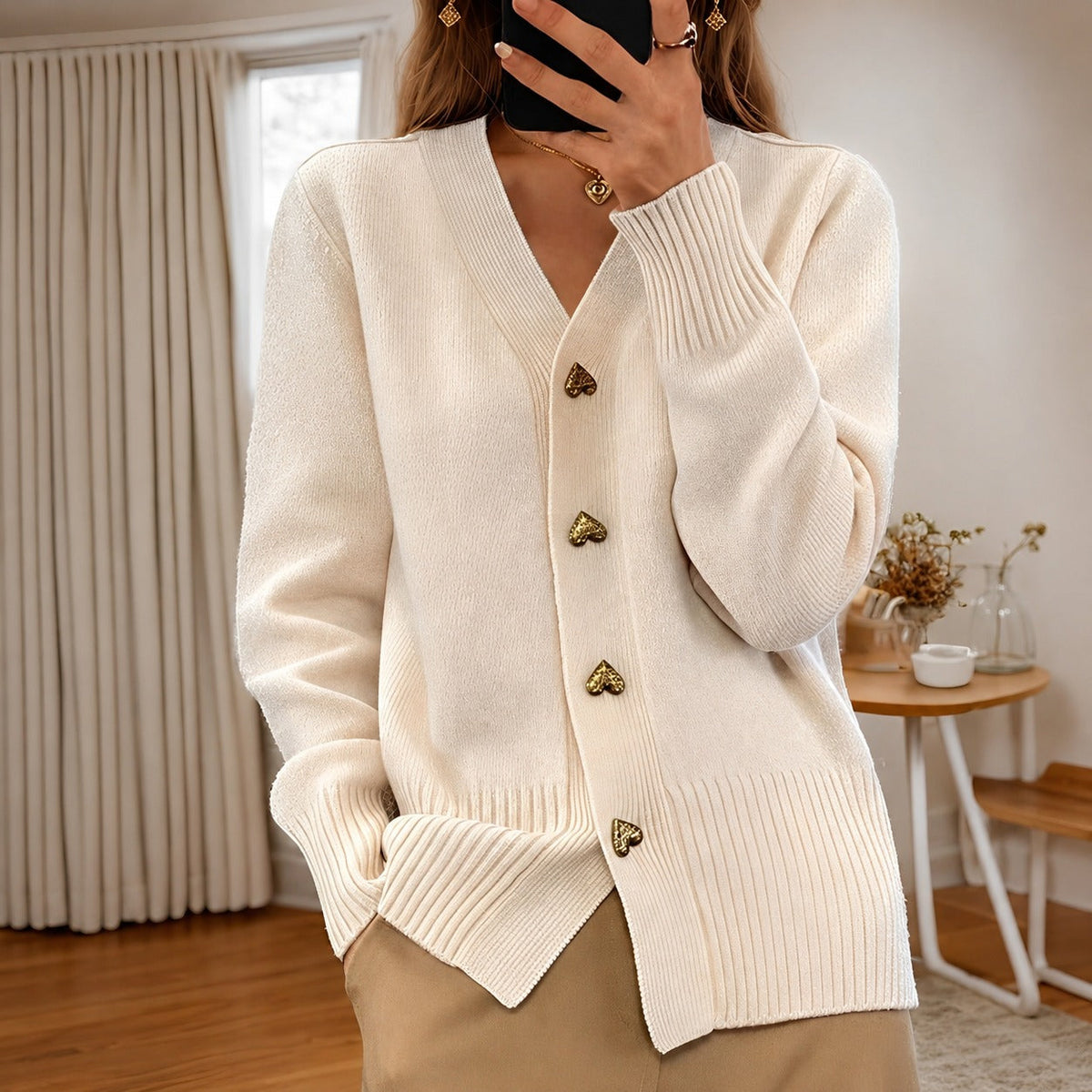 Annalee - Elegantní svetr Love Button pro ženy