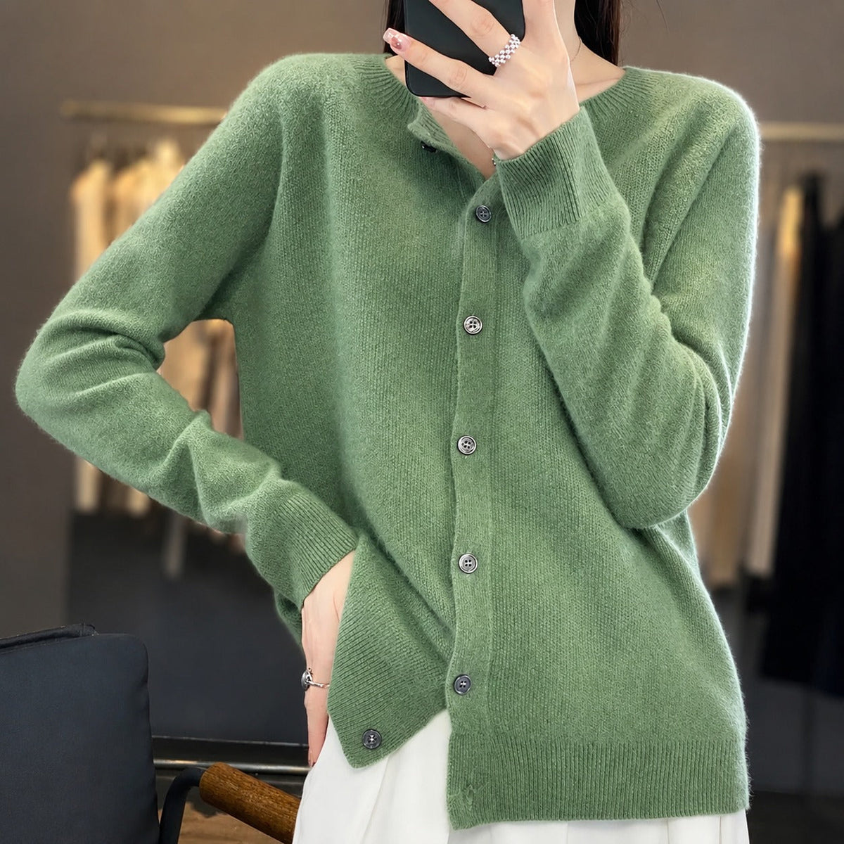 Ina - Elegantní dámský svetr s kulatým výstřihem
