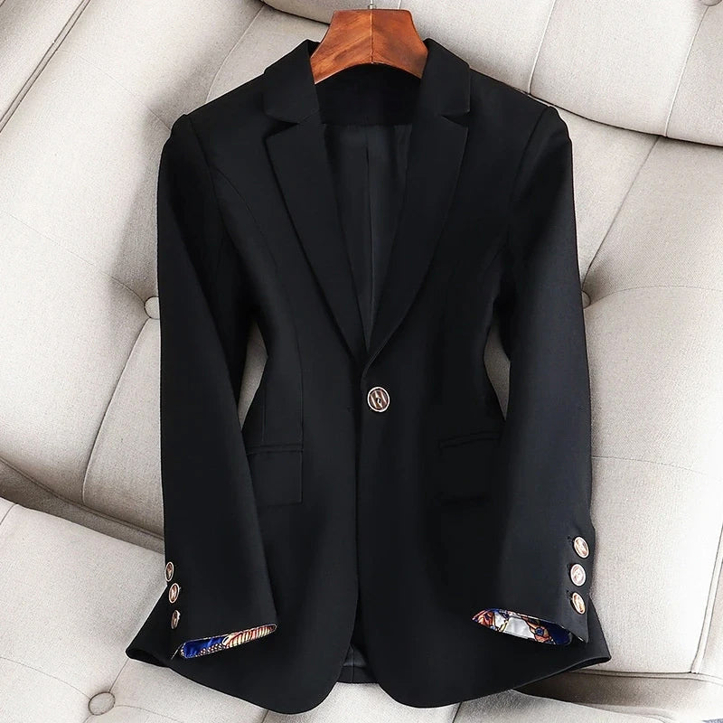 Dámský blazer s jedním knoflíkem a límcem - střih na míru