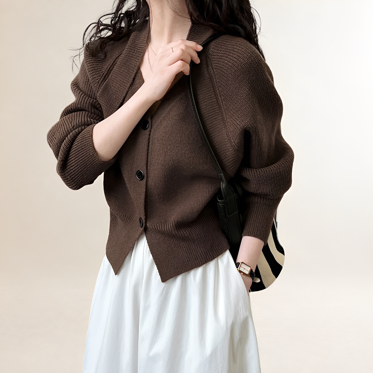 Dámský cardigan s výstřihem do V a knoflíkovou légou dlouhý rukáv regular fit
