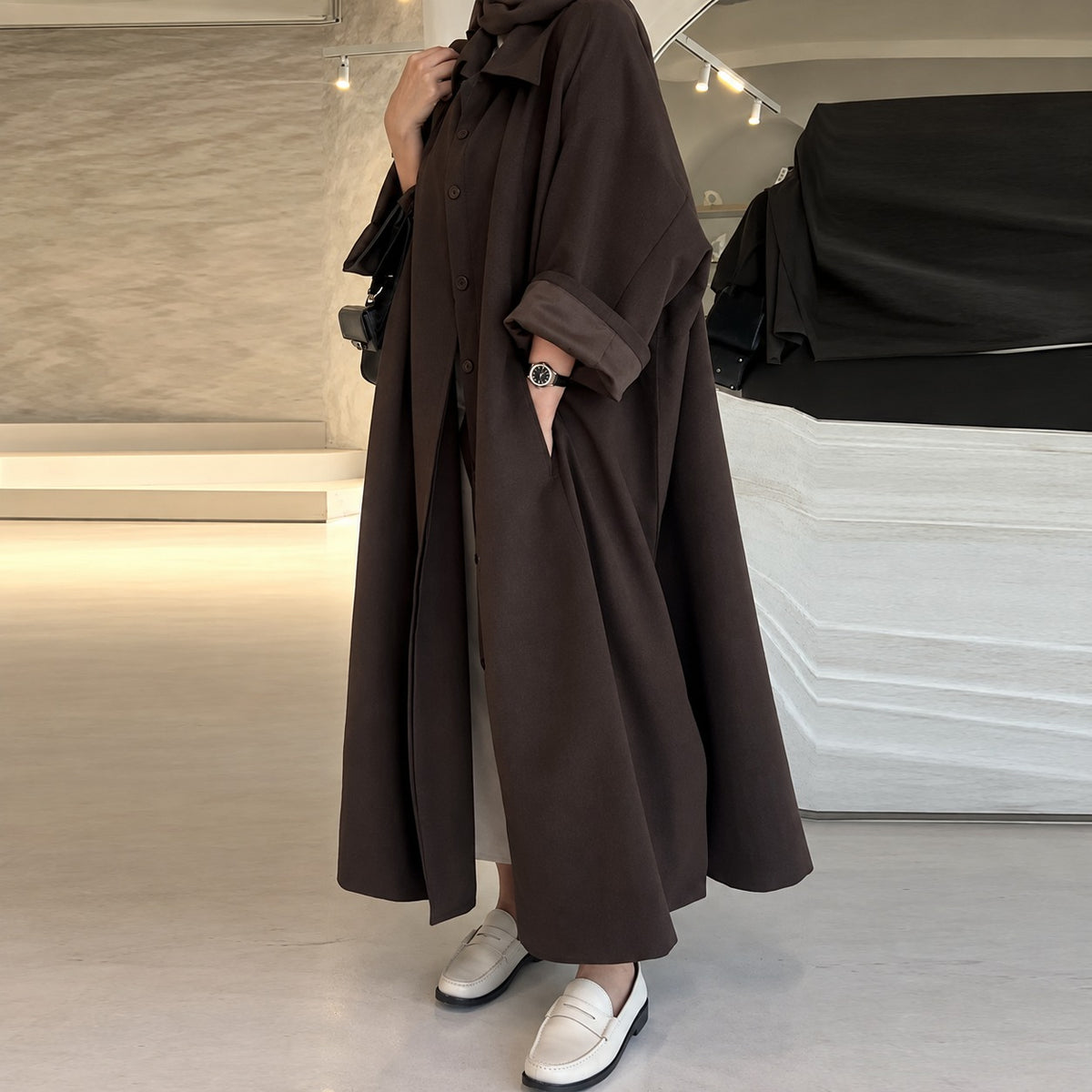 Dámský dlouhý kabát s oversized střih a zapínáním na knoflík, boční kapsy