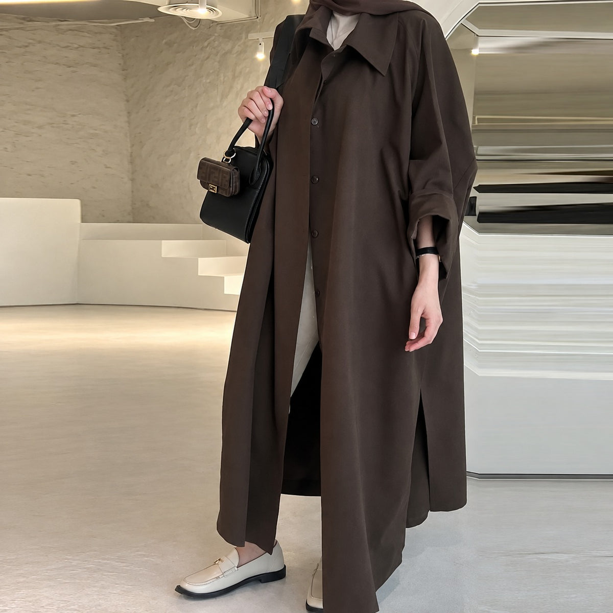 Dámský dlouhý kabát s oversized střih a zapínáním na knoflík, boční kapsy