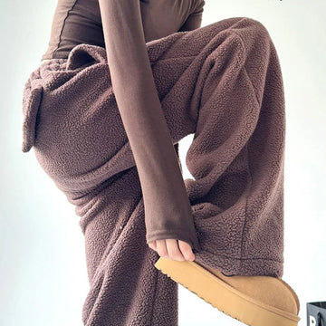 Dámské široké tepláky s oversized střihem, šňůrkou v pase a kapsami