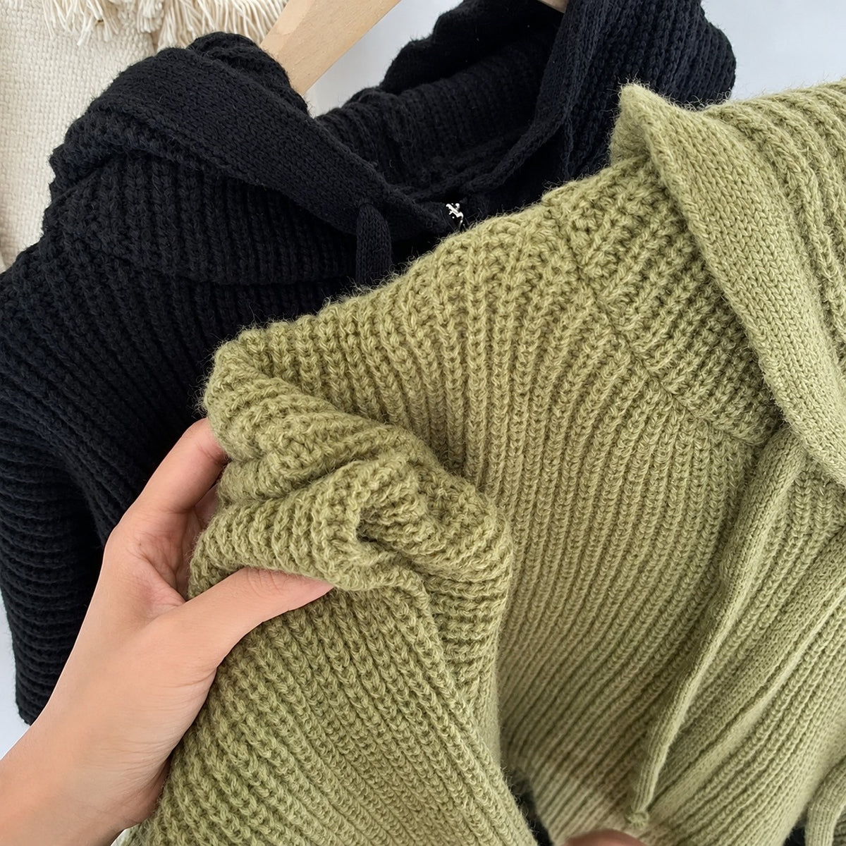 Dámský kapucí cardigan s zipem a volným oversized střihem