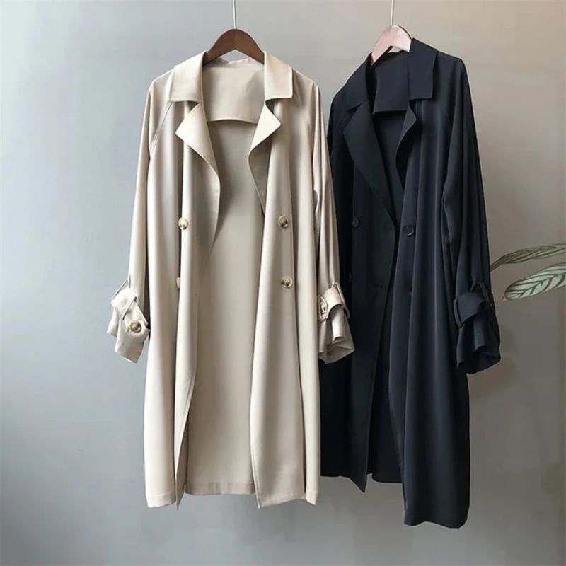 Dámský trench coat s dvojitým zapínáním a páskem na manžetách
