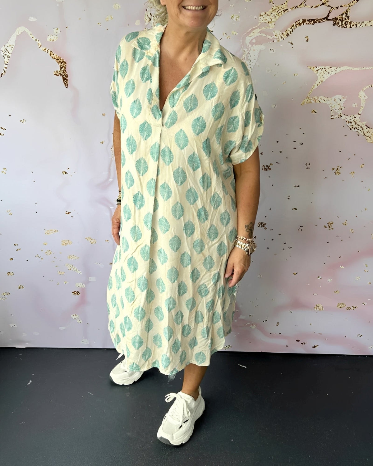 Kristina - stylové, volně padnoucí šaty s límcem pro dámy